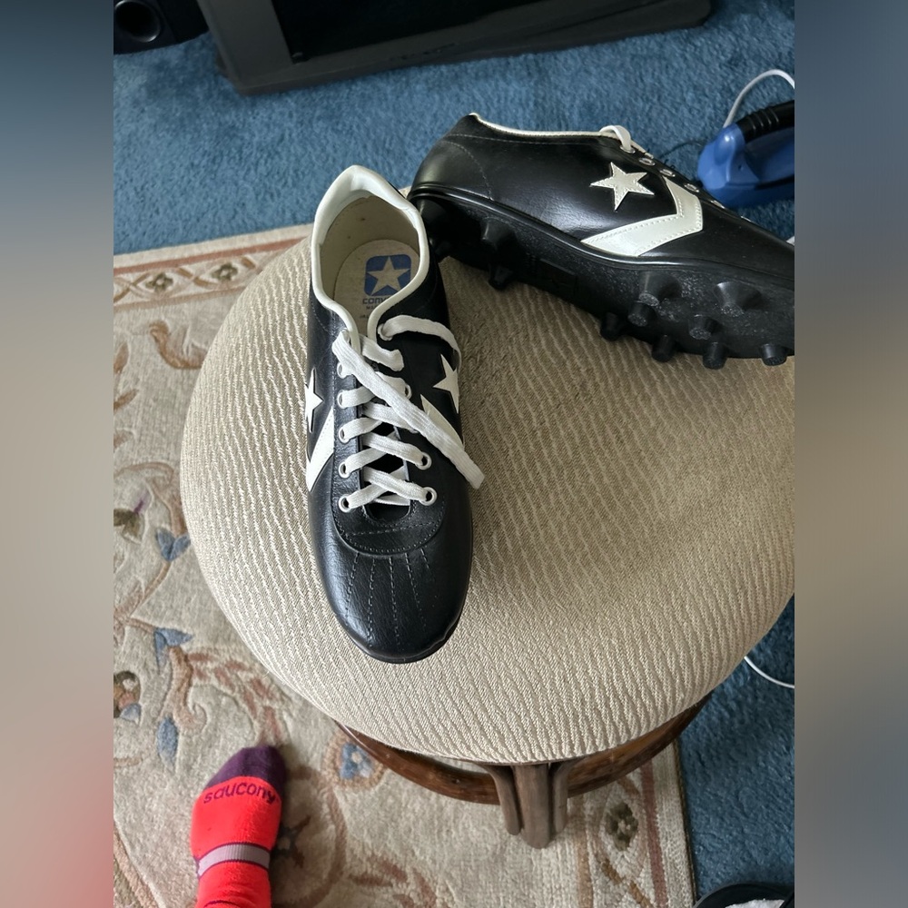 Soccer shoes